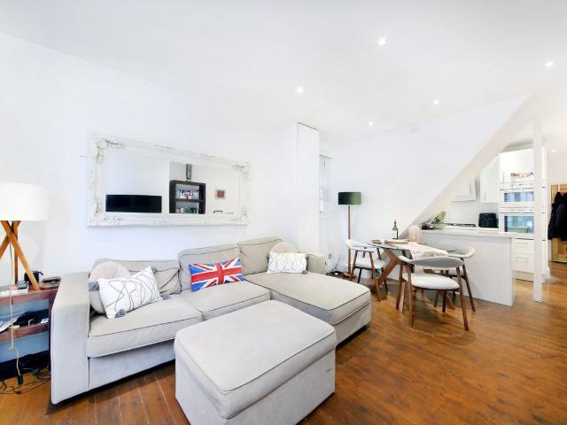 House for rent in Abbeville Village, Greater London