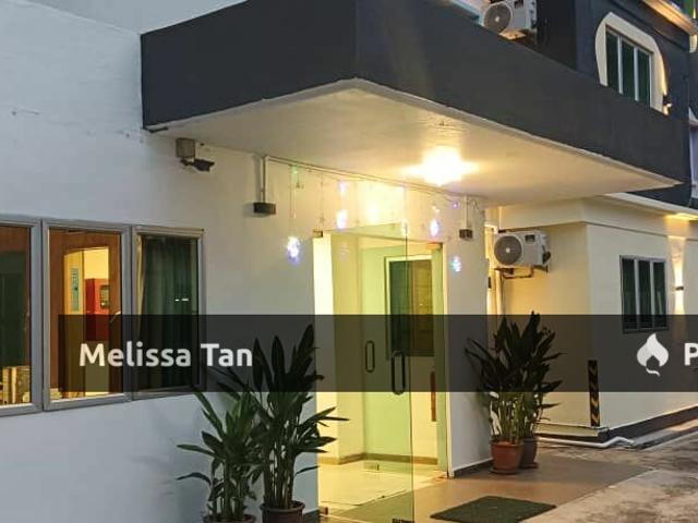 Shop for sale in Malaka