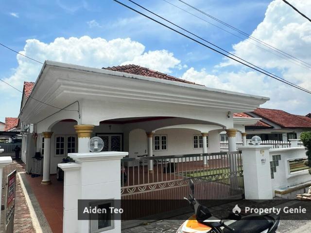 Bungalow for sale in Malaka