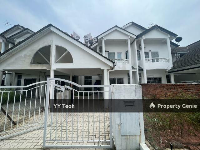 Terraced House for sale in Malaka