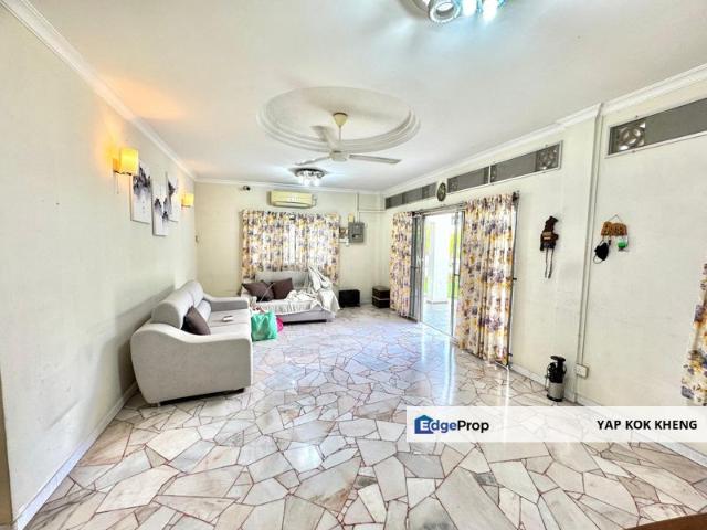 House for sale in Malaka
