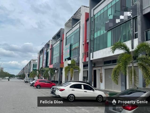 Shop for sale in Malaka