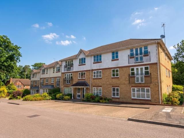 Apartment for rent in Knaphill, Woking