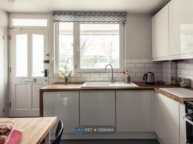 House for rent in Bromley-by-Bow, Bow