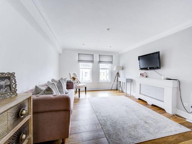 Apartment for rent in Earl's Court, Greater London