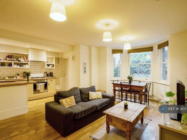 Apartment for rent in Myatt's Fields, Greater London