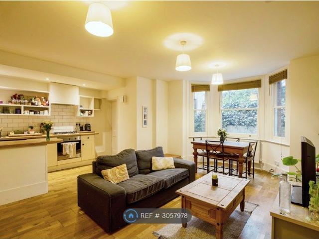 Apartment for rent in Myatt's Fields, Greater London