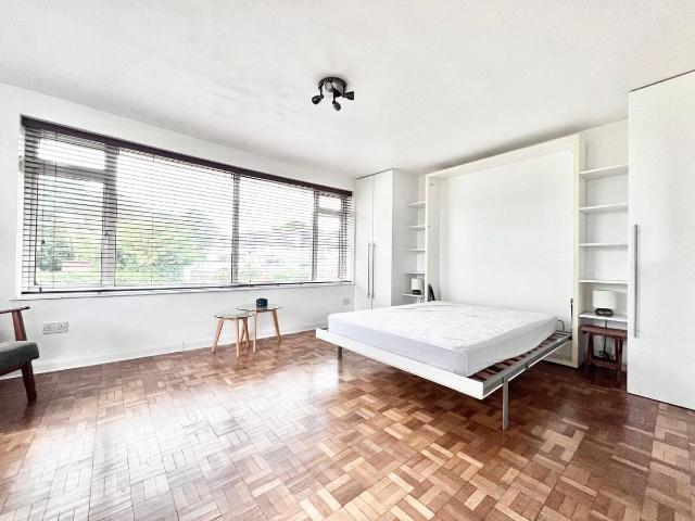 Studio for rent in Whitton, Greater London