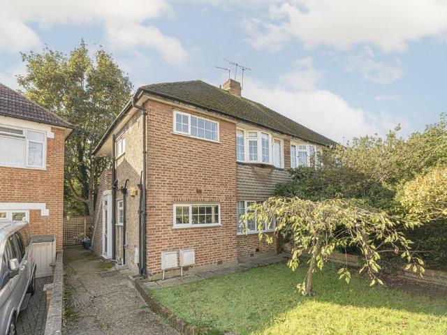 Apartment for rent in Whitton, Greater London