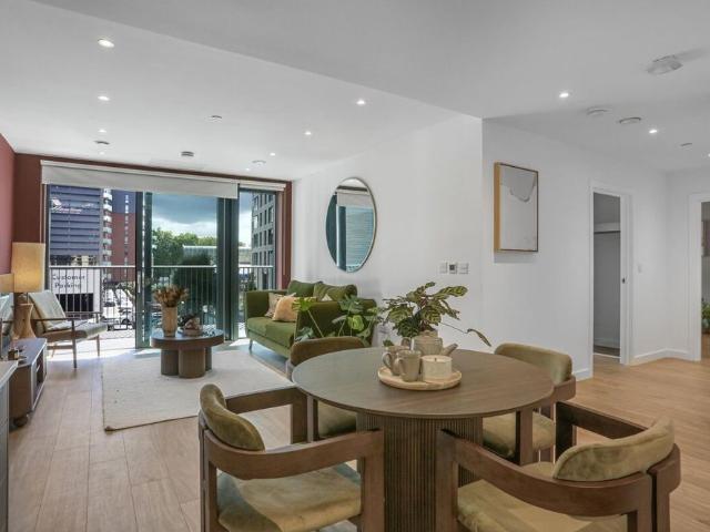 Apartment for rent in London Borough of Hounslow, Strand