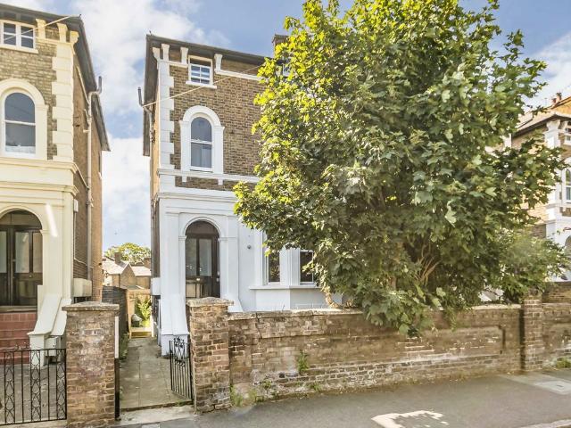 Apartment for rent in Surbiton, Greater London