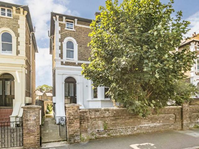 Apartment for rent in Royal Borough of Kingston upon Thames, Greater London