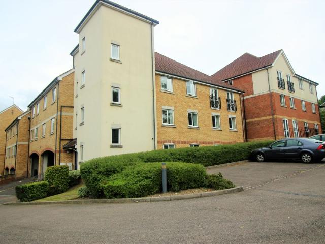 Apartment for rent in Redhill, Reigate and Banstead