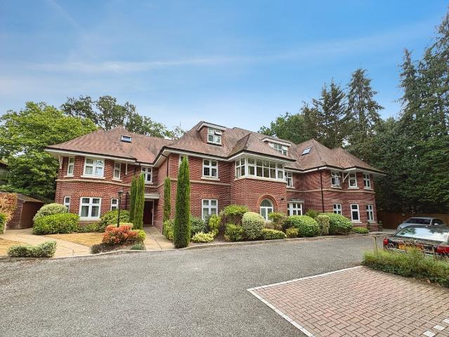 Apartment for rent in Old Dean, Heol-las