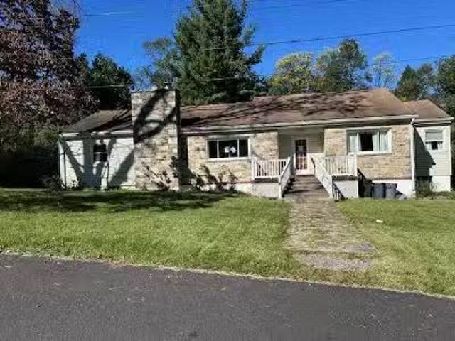 House for sale in Parkville