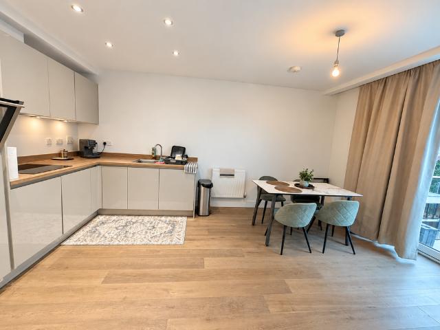 Apartment for rent in Broom Hill, Greater London