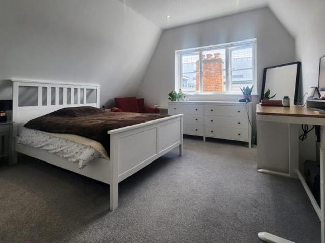 Apartment for rent in Heol-las, Surrey