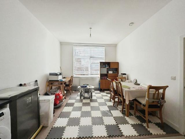 Apartment for rent in Heol-las, Surrey