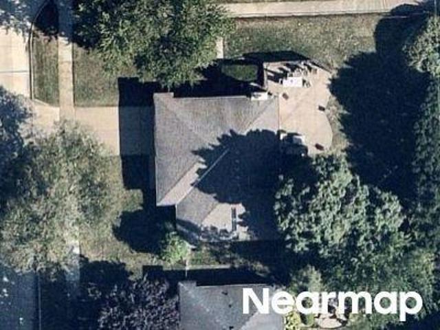 House for sale in Castle Gardens, Livonia