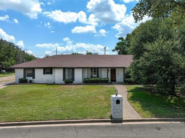 House for sale in Woodway, Texas