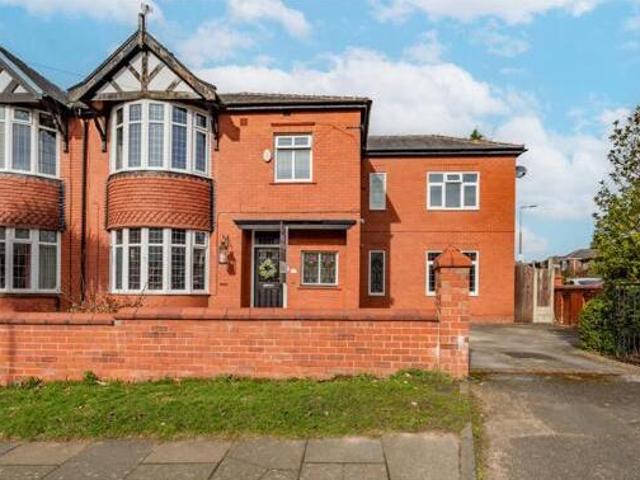 House for sale in Ashton-under-Lyne, Tameside