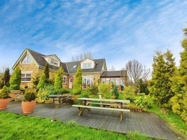 House for sale in Lower Wyke, West Yorkshire