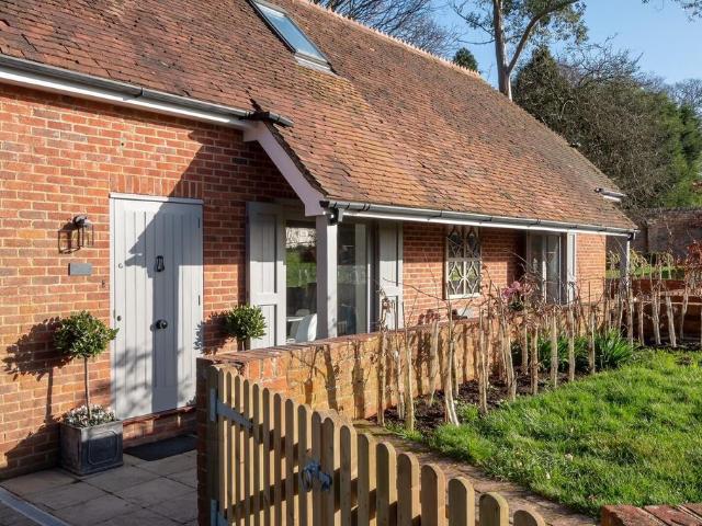 House for rent in Fole, Surrey