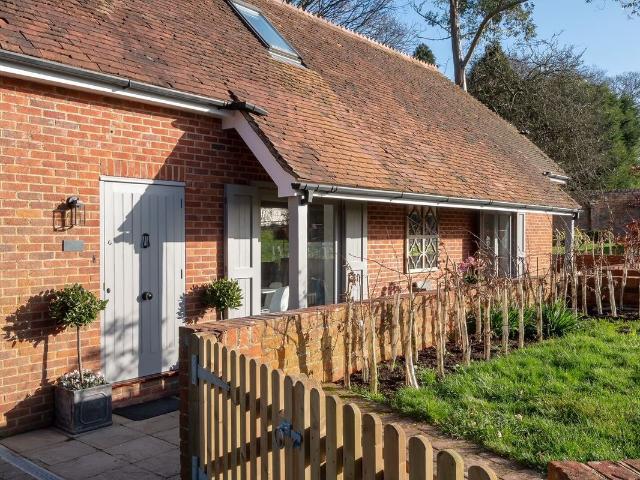 House for rent in Fole, Surrey