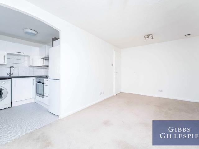 Studio for rent in Yiewsley, Greater London