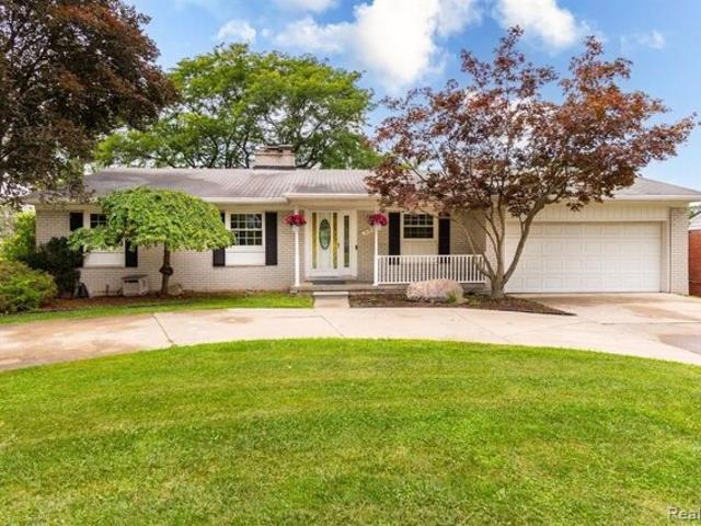 House for sale in Grosse Ile