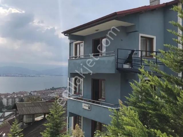 İzmit, Kocaeli içerisinde satılık Villa