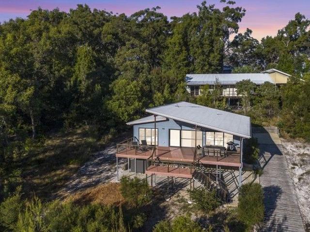 House for sale in Kingfisher Bay Resort, Queensland