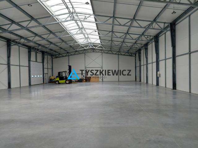 Komercyjne na sprzedaż w Cedry Wielkie