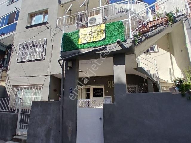 Karabağlar, İzmir içerisinde satılık Bina