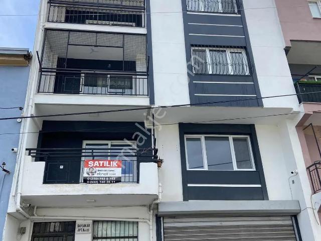 Karabağlar, İzmir içerisinde satılık Bina