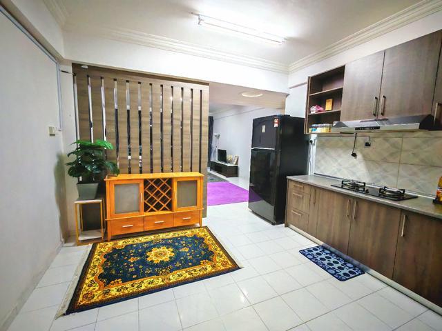 Condominium for rent in Malaka
