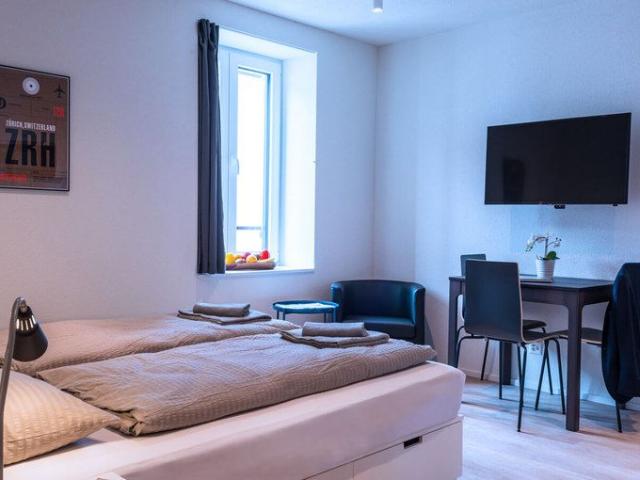 Studio mieten in Einigen, Zürich