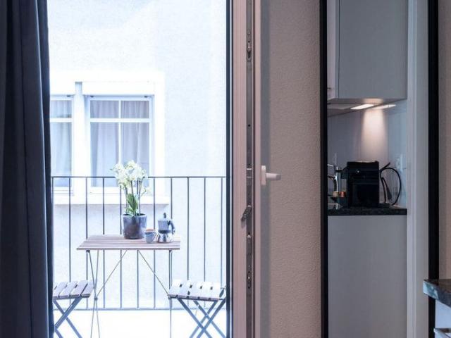 Studio mieten in Einigen, Zürich
