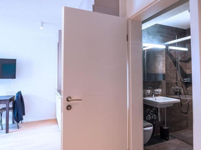 Studio mieten in Einigen, Zürich