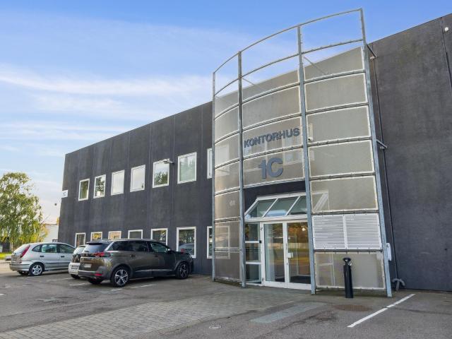 Erhvervsejendom til leje i Brøndby