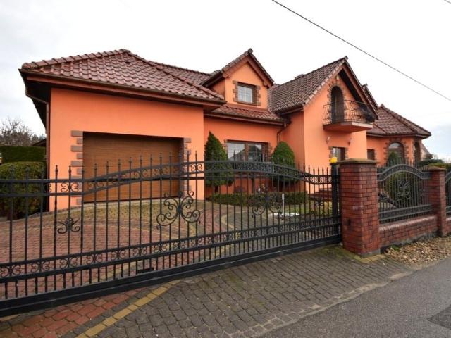 Dom na sprzedaż w Ostrowiec Świętokrzyski, Świętokrzyskie