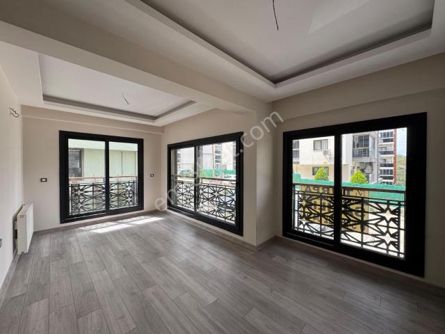 Bayrakli, İzmir içerisinde satılık mülk