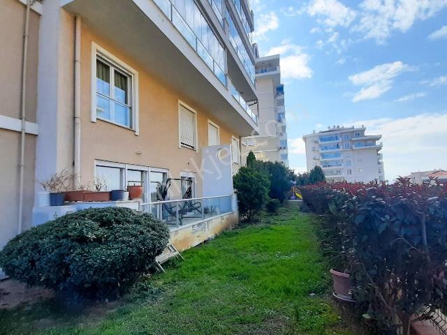 Bayrakli, İzmir içerisinde satılık mülk