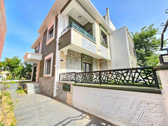 Edremit, Balikesir içerisinde satılık Villa