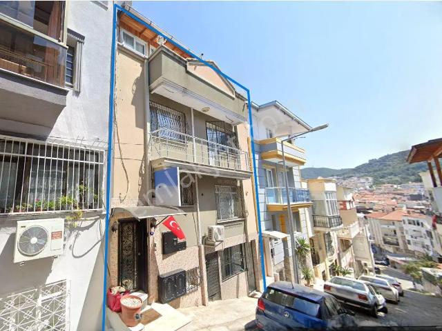 Korutürk Mahallesi, Balçova içerisinde satılık Bina