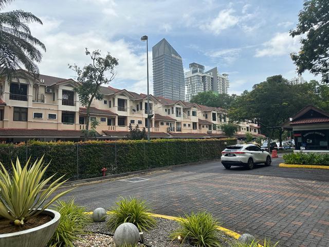 Townhouse for sale in Petaling, Damansara Damai