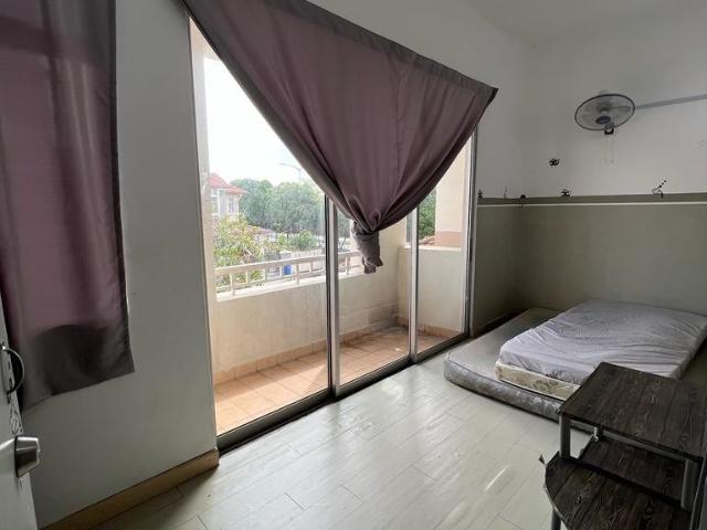 Room for rent in Petaling, Alam Impian
