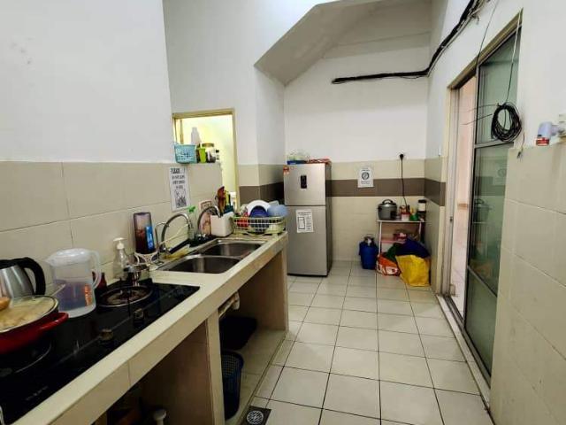 Room for rent in Petaling, Alam Impian