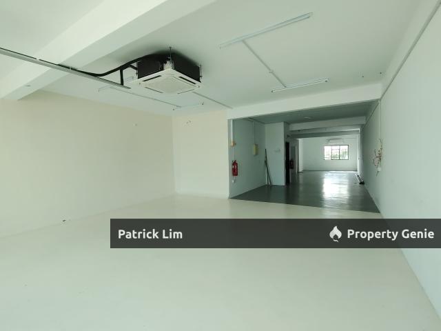 Shop for rent in Malaka