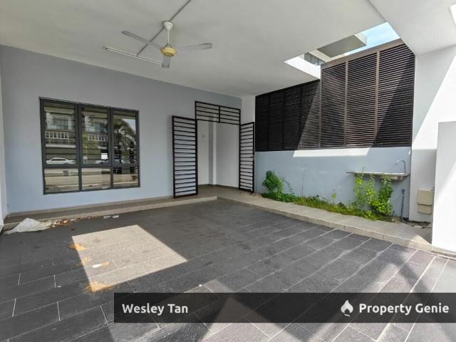 Terraced House for sale in Malaka